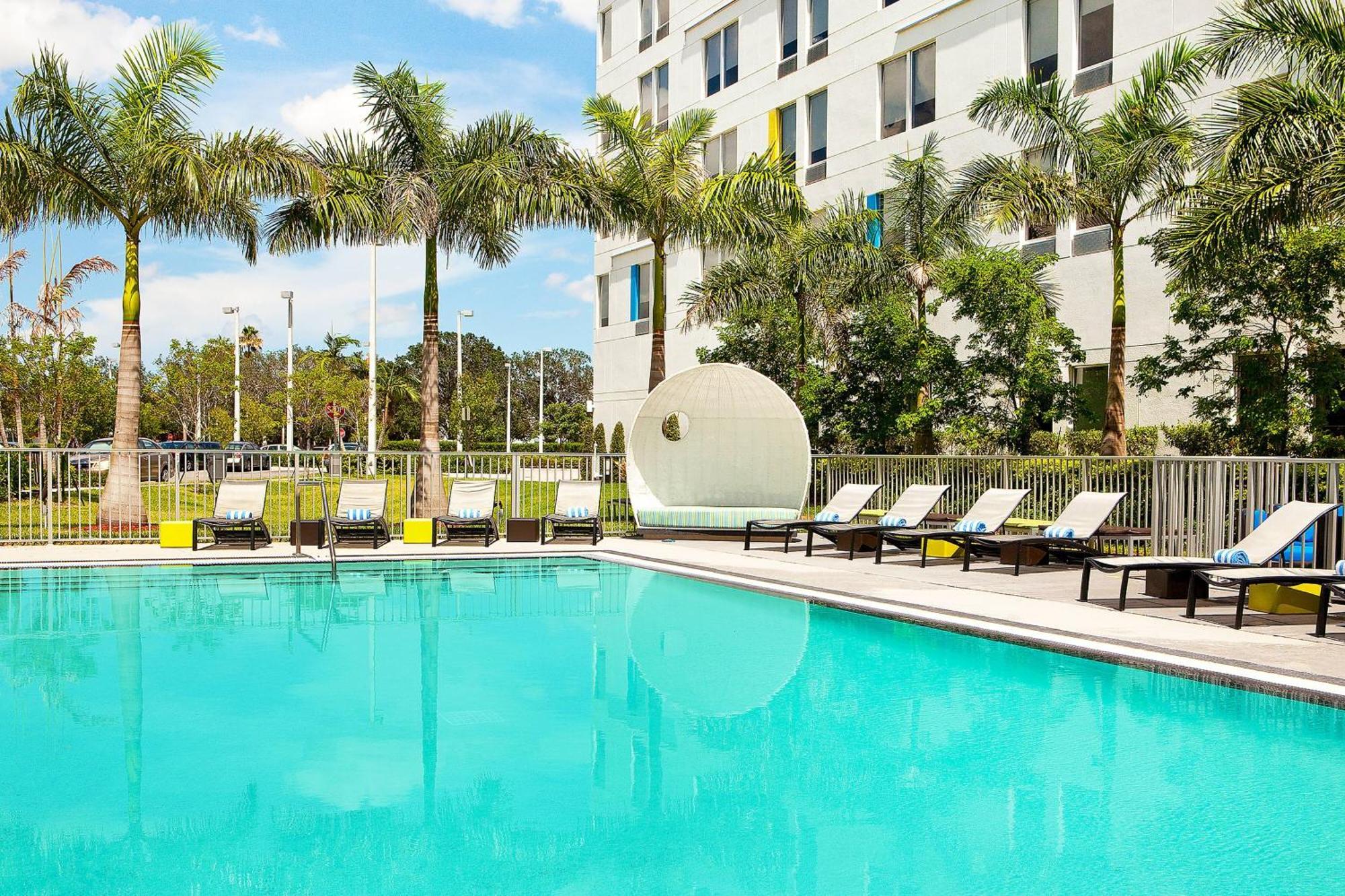 Aloft Miami Doral Hotell Exteriör bild